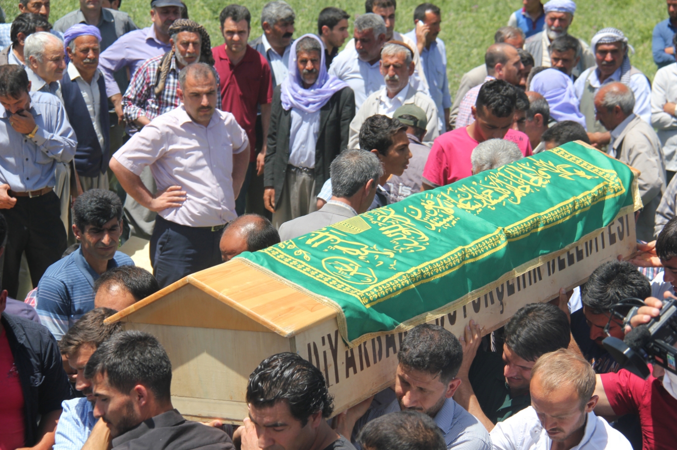 Diyarbakır’daki yangında ölenler defnedildi